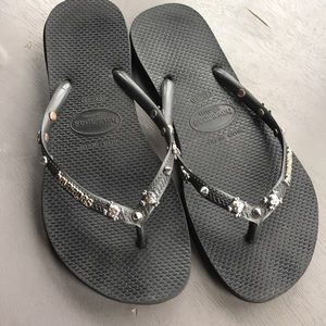 Havaianas black flip flops